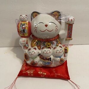 Japanese Lucky Money Cat with 3 baby cats moving arm neko Yakushi kiln Mino Cat
